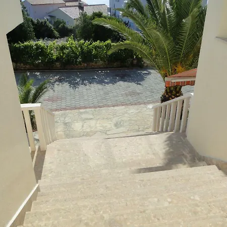 Zele Apartman *